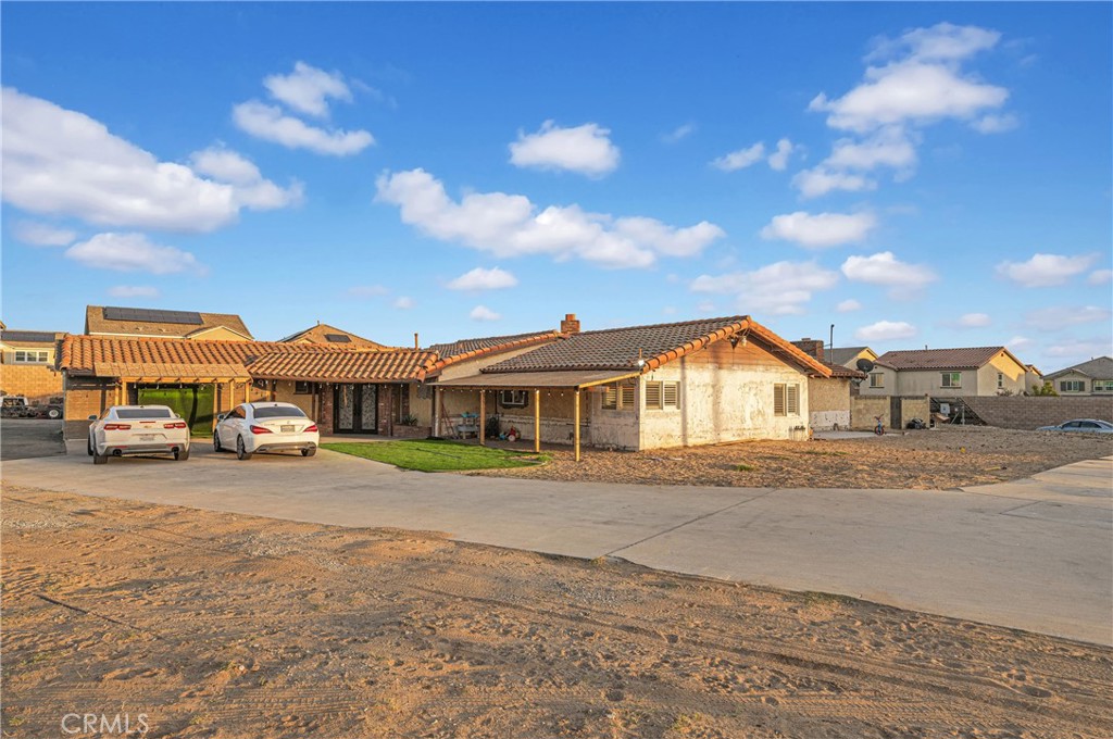 851 S Acacia Ave