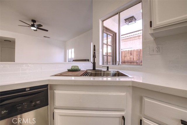Detail Gallery Image 22 of 43 For 16532 Sir Barton Way, Moreno Valley,  CA 92551 - 3 Beds | 2/1 Baths