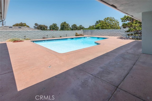 11 Sunnyfield, Rolling Hills Estates, California 90274, 4 Bedrooms Bedrooms, ,2 BathroomsBathrooms,Residential,Sold,Sunnyfield,PV22127570