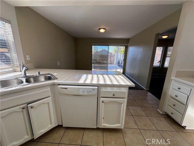 Detail Gallery Image 17 of 51 For 1155 W Victoria St, Rialto,  CA 92376 - 3 Beds | 2/1 Baths