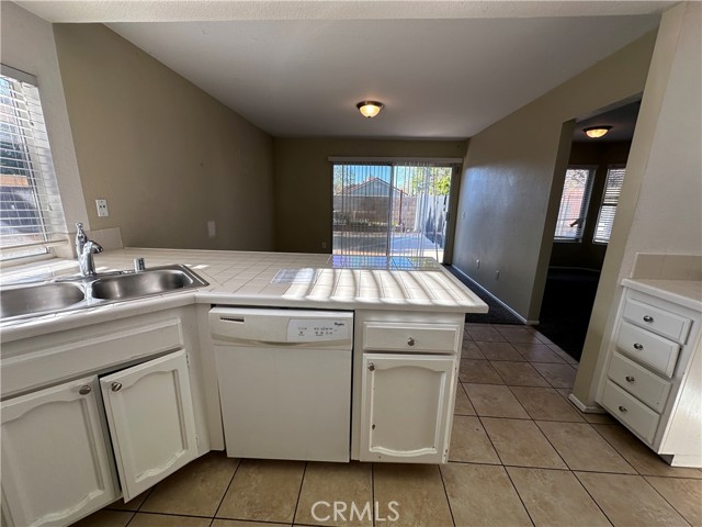 Detail Gallery Image 17 of 51 For 1155 W Victoria St, Rialto,  CA 92376 - 3 Beds | 2/1 Baths