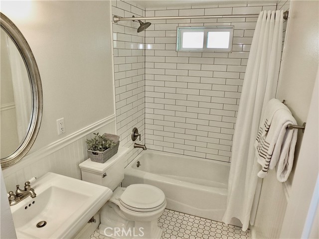 2285 Avalon, Costa Mesa CA: https://media.crmls.org/medias/5ef1dbd5-8268-4698-bdb2-885aeeb2374a.jpg