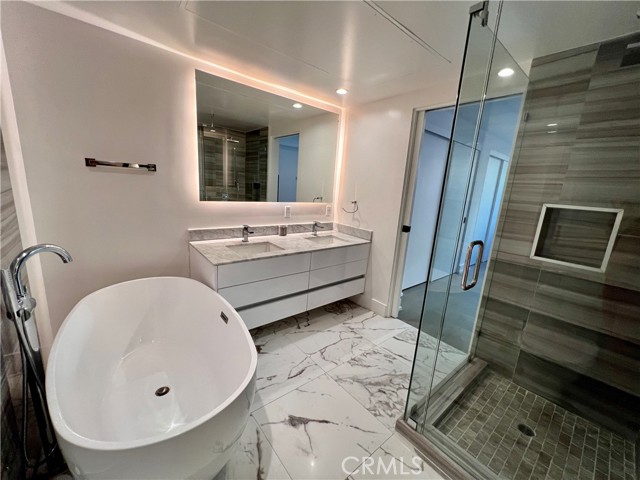 Detail Gallery Image 16 of 26 For 1345 Havenhurst Dr #4,  West Hollywood,  CA 90046 - 2 Beds | 2/1 Baths