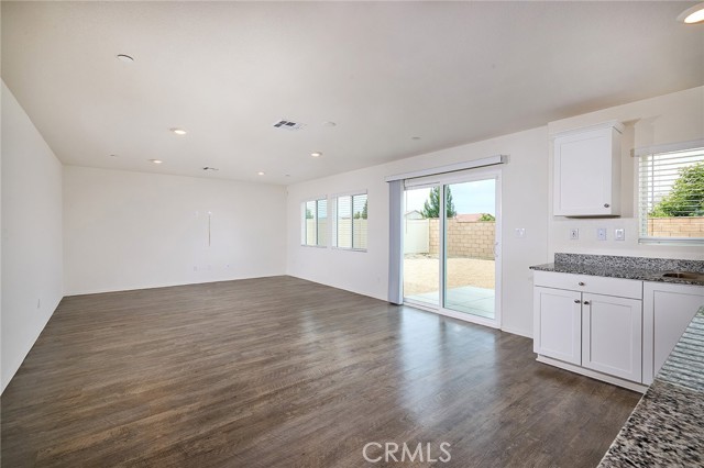 Detail Gallery Image 3 of 13 For 1257 Memorial Ave, Hemet,  CA 92543 - 3 Beds | 2/1 Baths