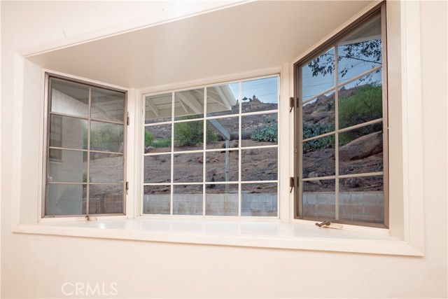 Detail Gallery Image 14 of 32 For 4227 Miramonte Pl, Riverside,  CA 92501 - 3 Beds | 2/1 Baths
