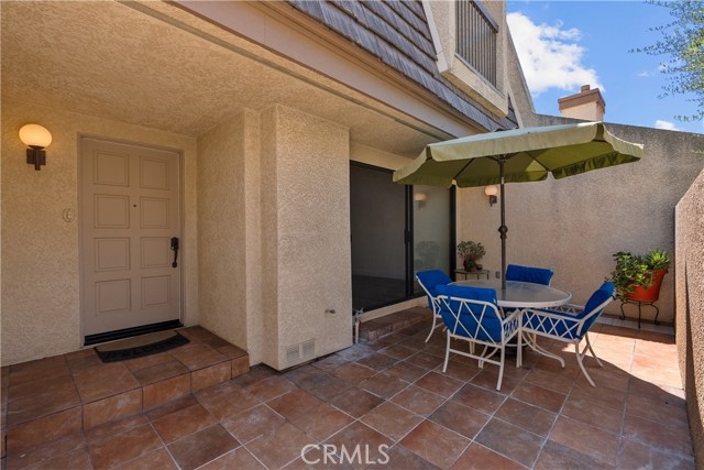 Detail Gallery Image 7 of 45 For 18417 Collins St #D,  Tarzana,  CA 91356 - 3 Beds | 2/1 Baths