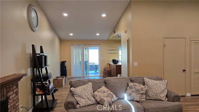 Detail Gallery Image 4 of 32 For 11268 Green Glen St, Moreno Valley,  CA 92557 - 3 Beds | 2 Baths