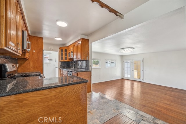 Detail Gallery Image 5 of 23 For 2101 W Gage Ave, Fullerton,  CA 92833 - 3 Beds | 2 Baths
