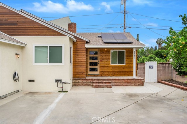 Detail Gallery Image 4 of 12 For 8957 Amigo Ave, Northridge,  CA 91324 - 6 Beds | 5 Baths