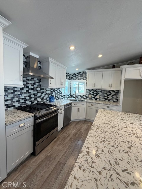 Detail Gallery Image 2 of 8 For 19251 Brookhurst St #22,  Huntington Beach,  CA 92646 - 3 Beds | 2 Baths