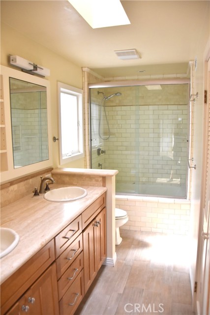 Detail Gallery Image 19 of 52 For 337 10th, Manhattan Beach,  CA 90266 - 5 Beds | 3/1 Baths