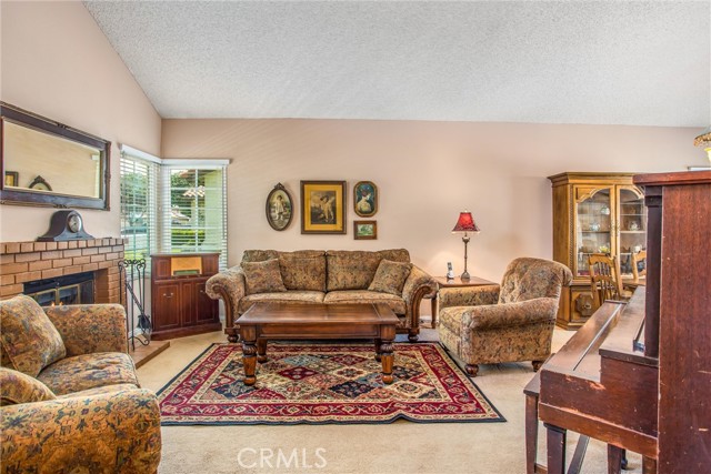 100 Waters Court, Redlands CA: https://media.crmls.org/medias/5ef8063d-a10b-42bc-a47e-c8f4340e5455.jpg