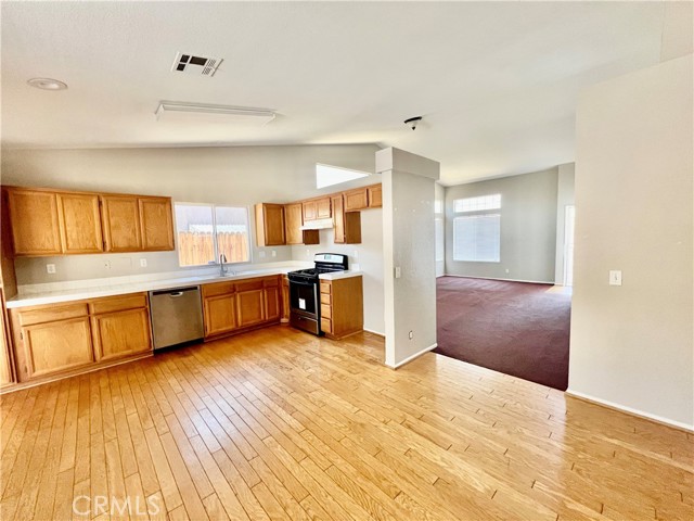 13633 Bentwood Street, Hesperia CA: https://media.crmls.org/medias/5ef83b0a-79a3-40eb-9040-97e53e7f276b.jpg