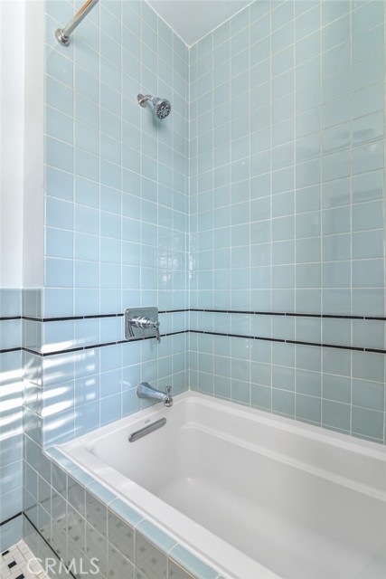 Detail Gallery Image 28 of 38 For 8246 4th St, Los Angeles,  CA 90048 - 2 Beds | 2 Baths