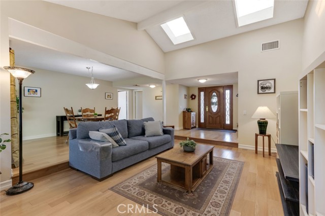 Detail Gallery Image 5 of 40 For 17567 Doric St, Granada Hills,  CA 91344 - 3 Beds | 2 Baths