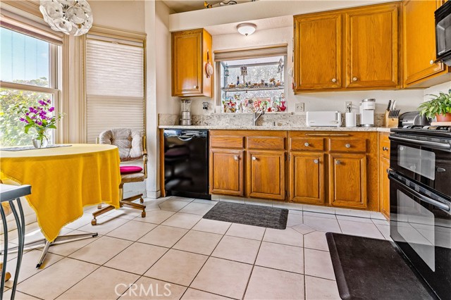 Detail Gallery Image 7 of 27 For 14096 Hillcrest Dr, Fontana,  CA 92337 - 3 Beds | 2 Baths