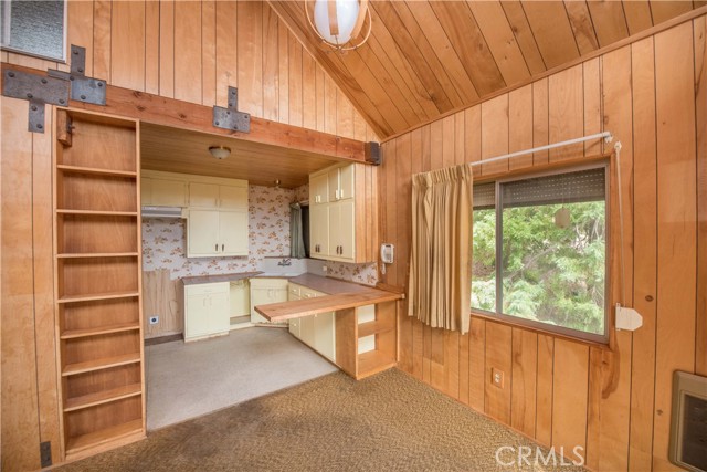 24 Fredalba, Running Springs, CA 92382