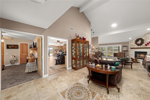 36608 Oak Ridge Drive, Yucaipa CA: https://media.crmls.org/medias/5efb3853-b2e8-4a46-b173-7f43271c5466.jpg