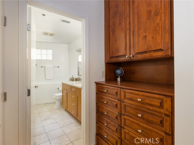 Detail Gallery Image 22 of 37 For 10664 Wilkins Ave #202,  Los Angeles,  CA 90024 - 2 Beds | 2/1 Baths