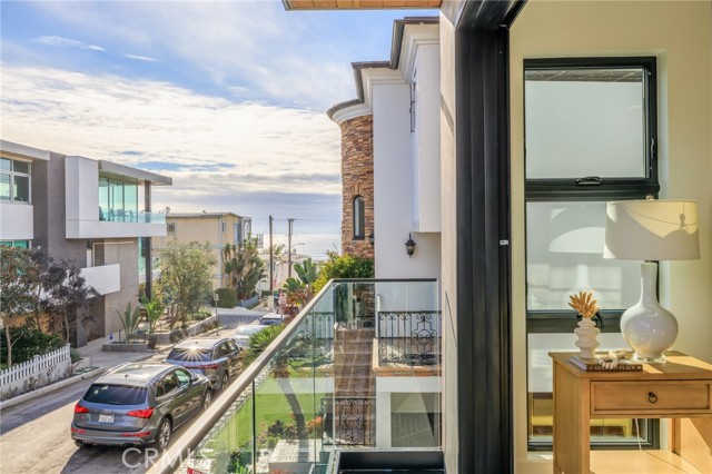 Detail Gallery Image 25 of 36 For 417 31st St, Manhattan Beach,  CA 90266 - 3 Beds | 3/1 Baths