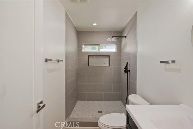 6962 Shoshone Avenue, Lake Balboa CA: https://media.crmls.org/medias/5efc328e-237e-4636-8bd4-e2f7032fa682.jpg