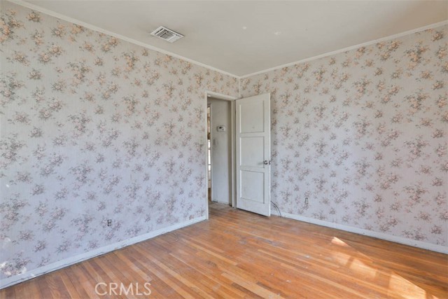 555 S Center St., Redlands CA: https://media.crmls.org/medias/5efc9518-7d33-4433-a5d4-67f492fb235d.jpg