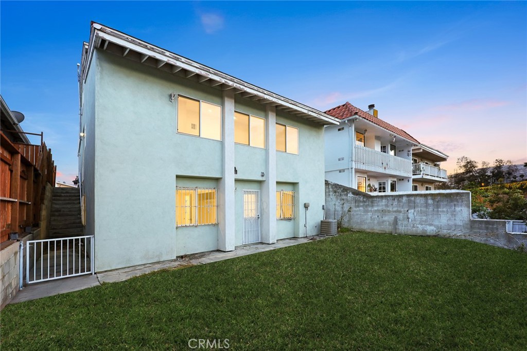 https://media.crmls.org/medias/5efd6757-08ee-4231-943b-0a243c244a7b.jpg?preset=X-Large