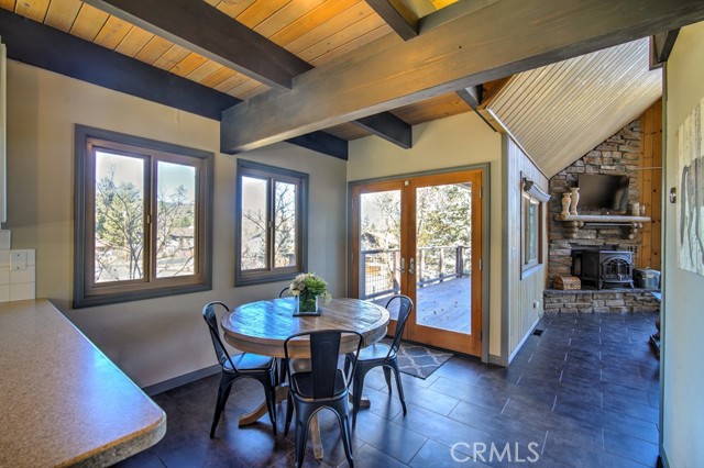 Detail Gallery Image 9 of 31 For 1412 E Big Bear Bld, Big Bear City,  CA 92314 - 3 Beds | 2 Baths