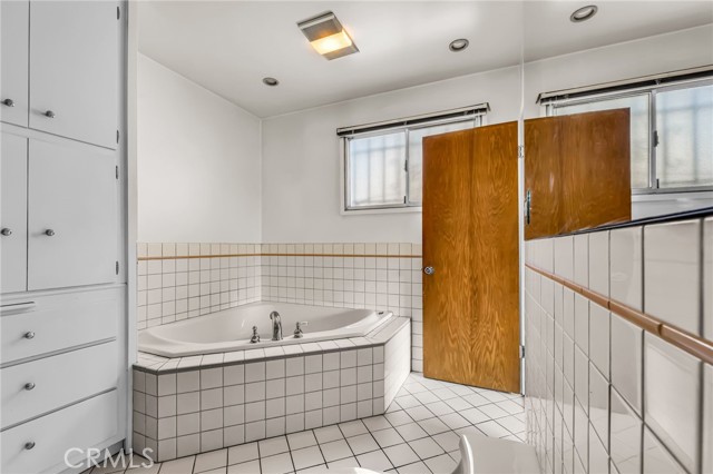 5723 West 74th Street, Los Angeles CA: https://media.crmls.org/medias/5eff56c5-94f5-4fa0-aefc-c08b5fd1f7f6.jpg