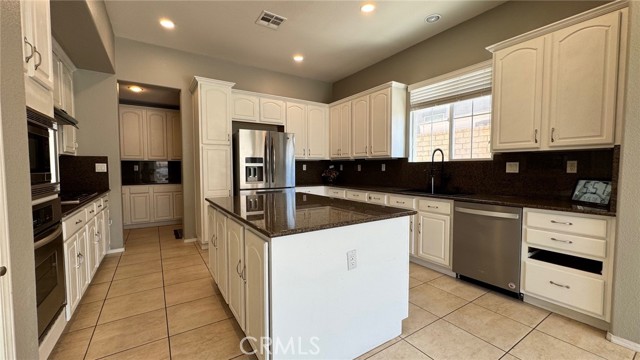 Detail Gallery Image 15 of 52 For 37361 Paintbrush Dr, Palmdale,  CA 93551 - 5 Beds | 3 Baths