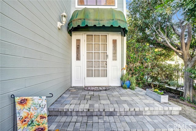 Detail Gallery Image 3 of 40 For 6073 Loynes #32,  Long Beach,  CA 90803 - 3 Beds | 3 Baths