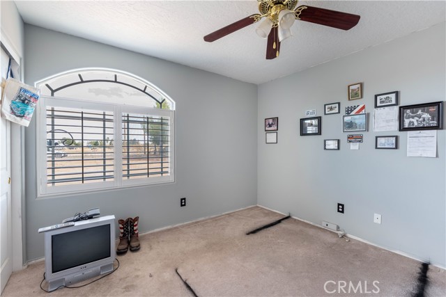 Detail Gallery Image 16 of 53 For 11436 Pinon Ave, Hesperia,  CA 92345 - 4 Beds | 2 Baths