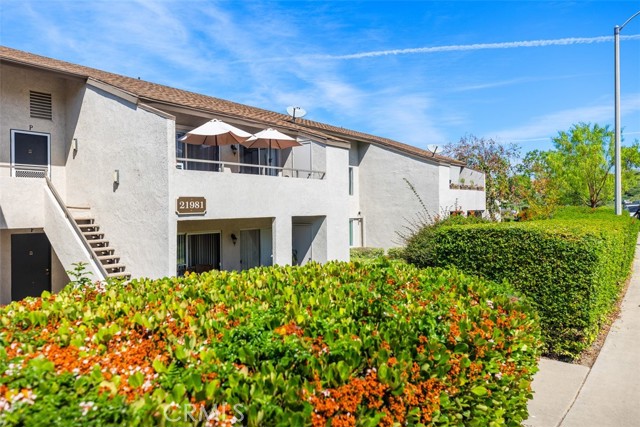 Detail Gallery Image 2 of 35 For 21981 Rimhurst Dr # P-160 #P-160,  Lake Forest,  CA 92630 - 2 Beds | 1 Baths