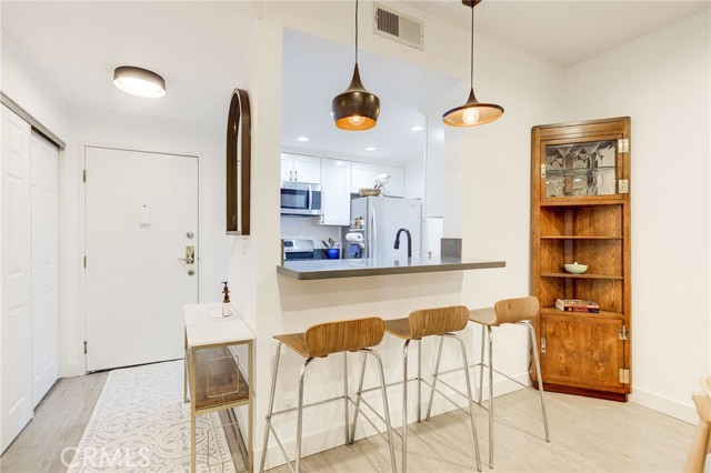 Detail Gallery Image 6 of 28 For 525 S Berendo St #212,  Los Angeles,  CA 90020 - 2 Beds | 2 Baths