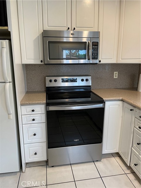 Detail Gallery Image 5 of 12 For 17712 Manchester Ave, Irvine,  CA 92614 - 3 Beds | 2 Baths