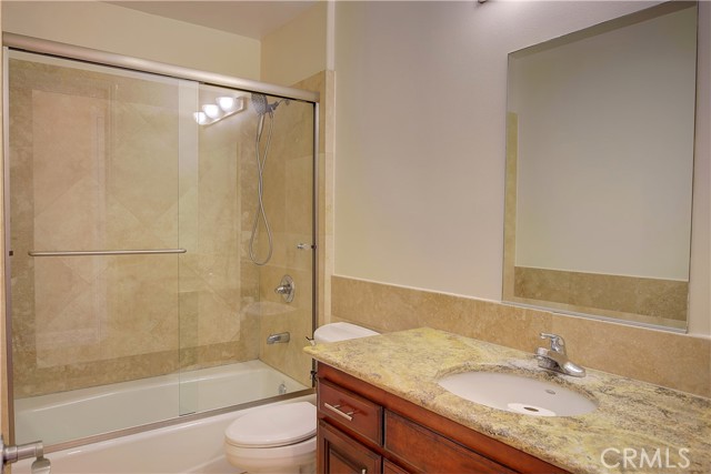 Detail Gallery Image 12 of 19 For 5234 Vantage #105,  Valley Village,  CA 91607 - 2 Beds | 3 Baths