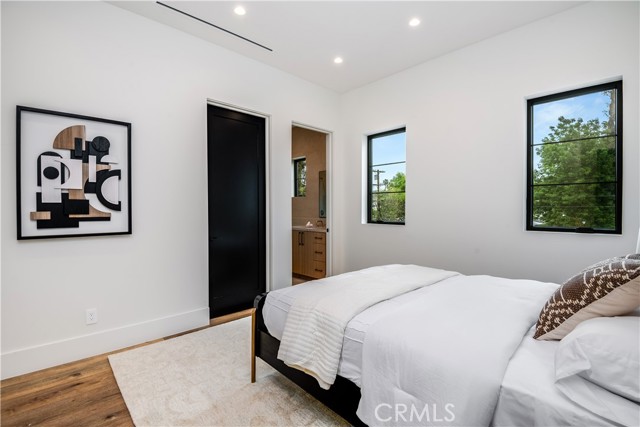 Detail Gallery Image 52 of 54 For 5929 Melvin Ave, Tarzana,  CA 91356 - 5 Beds | 6 Baths