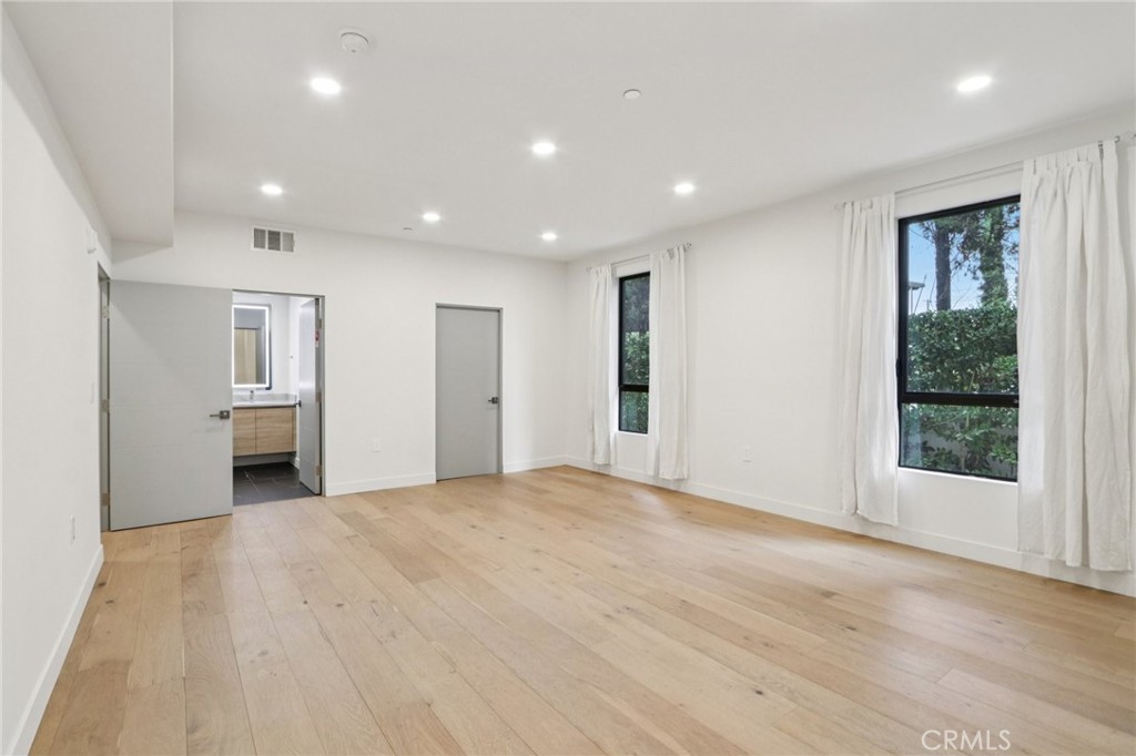 MLS #OC25259730 image #15