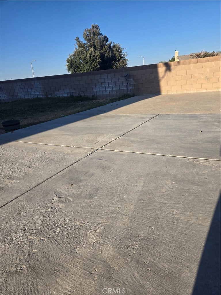 https://media.crmls.org/medias/5f06818a-ef2c-44c9-bc55-3ef22736f919.jpg?preset=X-Large