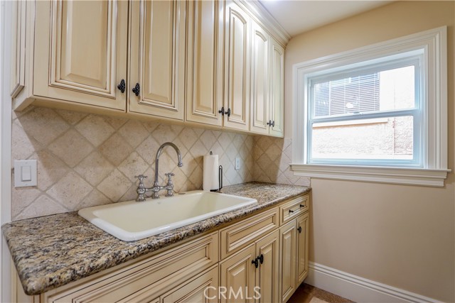 23180 Gray Fox Drive, Canyon Lake CA: https://media.crmls.org/medias/5f068d9b-ac07-4d0a-9aa6-566251a6629f.jpg
