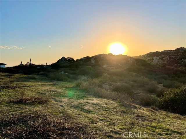 23685 Tapatia Road, Homeland CA: https://media.crmls.org/medias/5f06b119-29a6-4e9d-b3f2-53843ac3c6b2.jpg