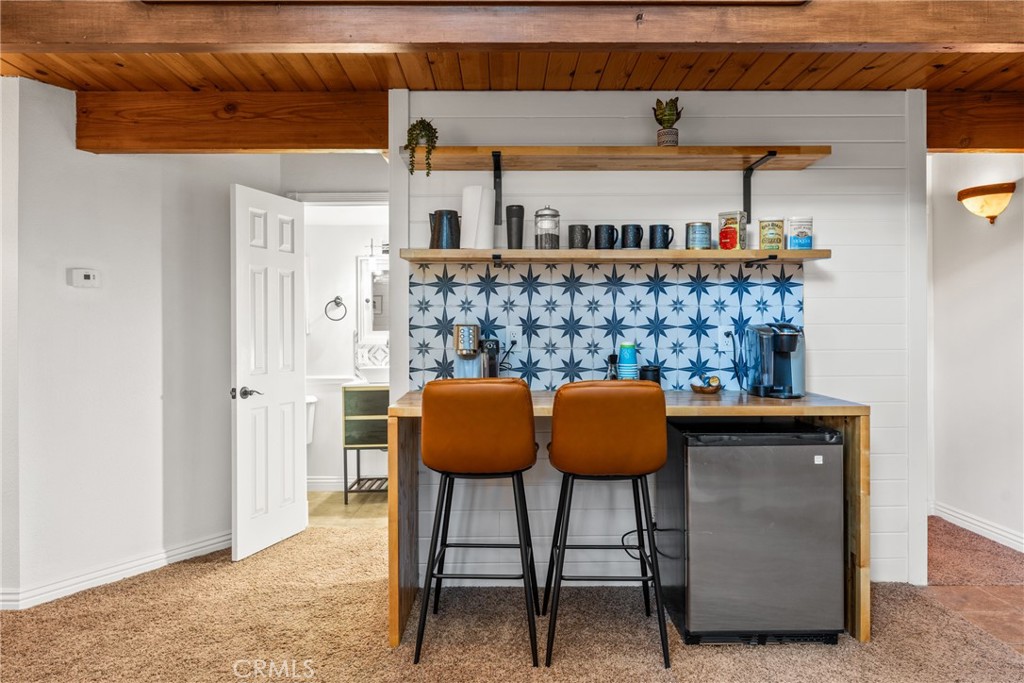 https://media.crmls.org/medias/5f07333e-2fd8-4df2-8559-dfa94bba87ee.jpg?preset=X-Large