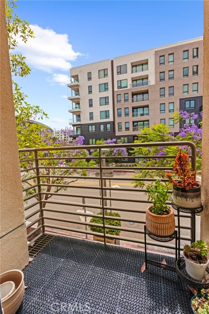31 Soho, Irvine CA: https://media.crmls.org/medias/5f073604-1e83-474d-b777-6ffb2f0afbce.jpg
