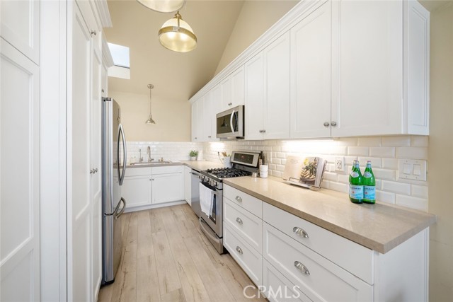 1185 E Foothill Boulevard, San Luis Obispo CA: https://media.crmls.org/medias/5f08a568-ebea-475e-ab85-c55acba78f94.jpg