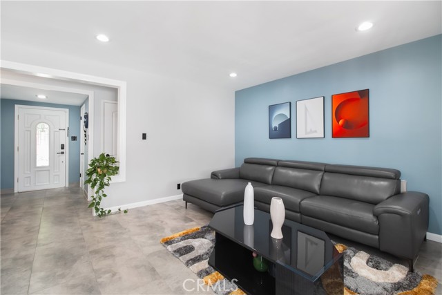 8527 Casaba Avenue, Winnetka CA: https://media.crmls.org/medias/5f08b515-5d5f-4c82-a4da-f7b231b7b71f.jpg