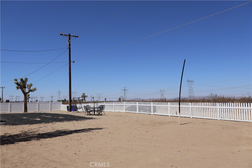 https://media.crmls.org/medias/5f08f379-fd17-4a5a-8880-b80a267c0059.jpg?preset=X-Large