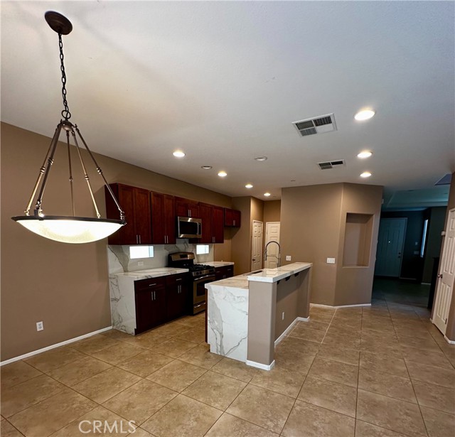 11500 Park Trails Street, Riverside CA: https://media.crmls.org/medias/5f0952eb-3d7c-495e-8378-d594679b82a1.jpg