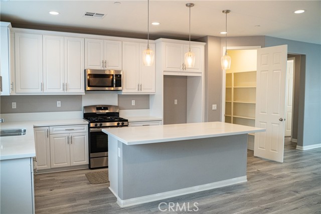 Detail Gallery Image 2 of 27 For 16084 Alpine Meadows Ave, Chino,  CA 91708 - 3 Beds | 3/1 Baths