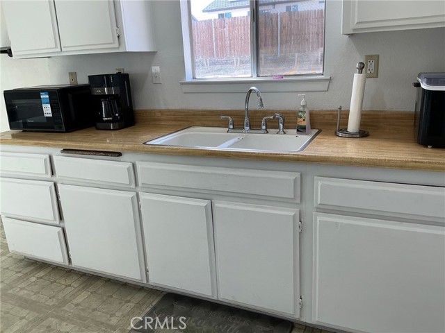 Detail Gallery Image 14 of 42 For 15974 Coronado Dr, Victorville,  CA 92394 - 3 Beds | 2 Baths