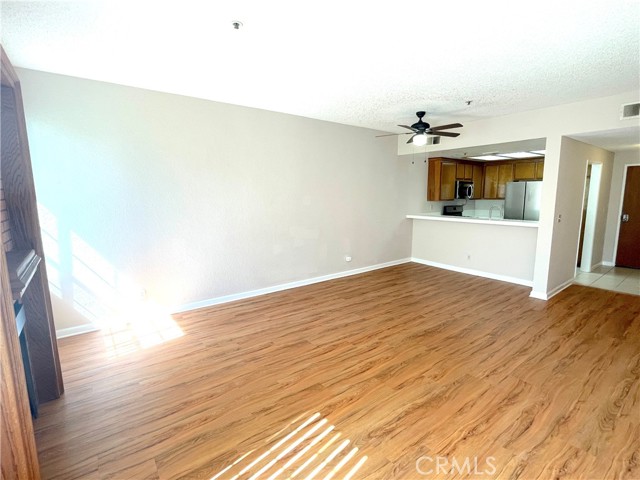 Detail Gallery Image 4 of 39 For 2563 Plaza Del Amo #304,  Torrance,  CA 90503 - 2 Beds | 2 Baths